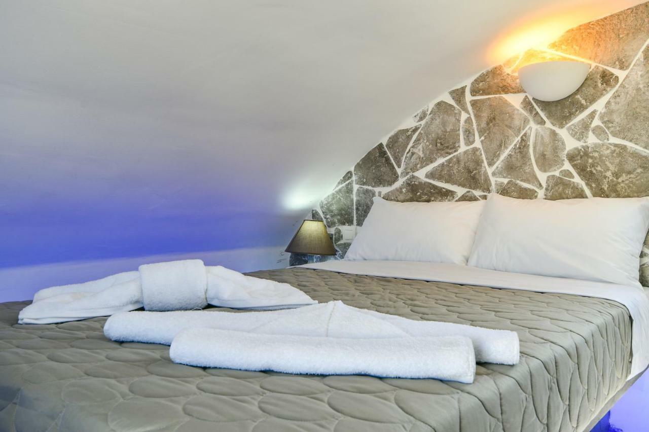 Sun Springs Suites Камарі Екстер'єр фото